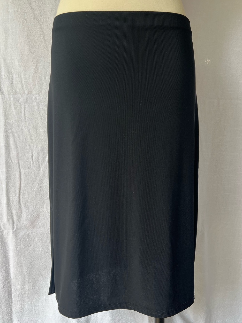 90s Stretchy Black Midi Skirt with Elastic Waistband and Side Slits